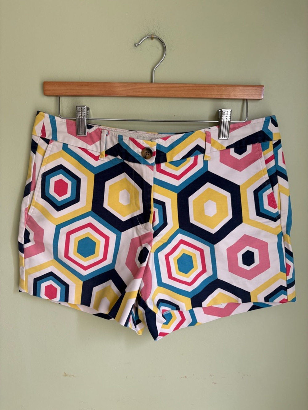 Boden geometric print shorts size 8. Bright colors, great shape. 12 inch length